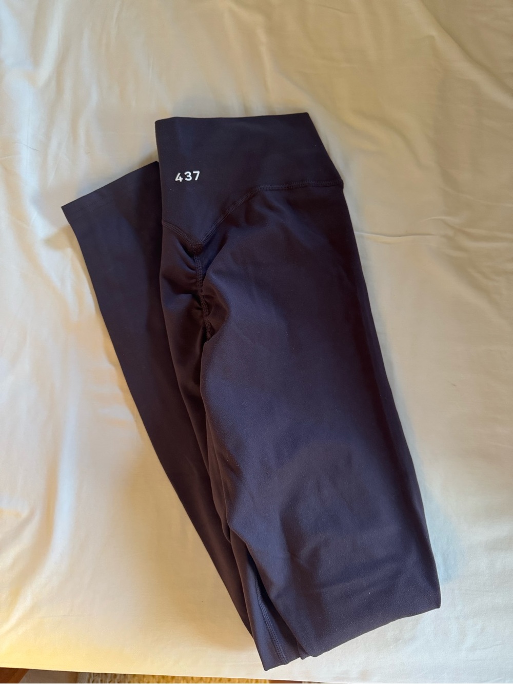 NWT 437 The Essentials Legging